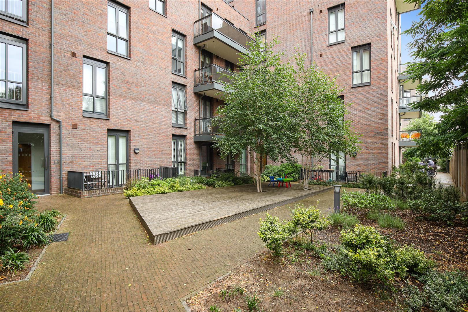 Maypole Court, Mile End